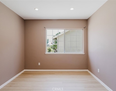 9540 Debra Avenue - Photo Thumbnail 38