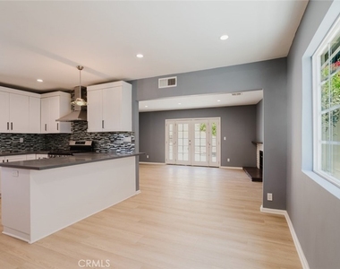 9540 Debra Avenue - Photo Thumbnail 10