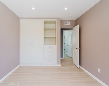 9540 Debra Avenue - Photo Thumbnail 39