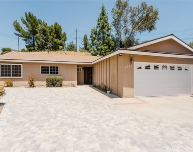 9540 Debra Avenue - Photo Thumbnail 3