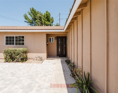 9540 Debra Avenue - Photo Thumbnail 4