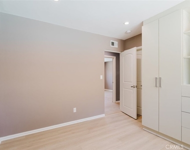 9540 Debra Avenue - Photo Thumbnail 31