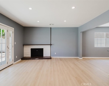 9540 Debra Avenue - Photo Thumbnail 6