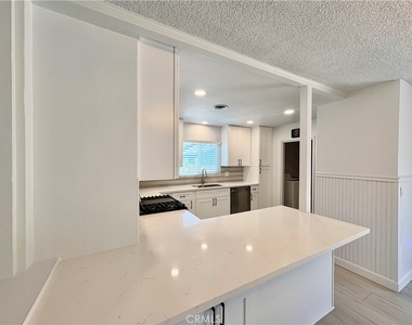 637 Geneva Avenue - Photo Thumbnail 5