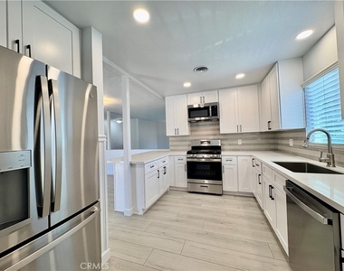 637 Geneva Avenue - Photo Thumbnail 4