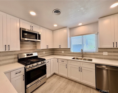 637 Geneva Avenue - Photo Thumbnail 6