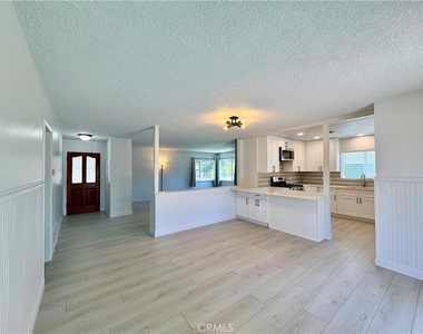 637 Geneva Avenue - Photo Thumbnail 3