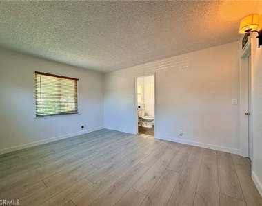637 Geneva Avenue - Photo Thumbnail 17