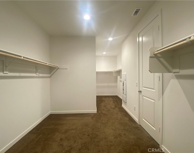 2932 E Silver Sky Drive - Photo Thumbnail 21