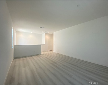 2932 E Silver Sky Drive - Photo Thumbnail 11