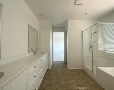 2932 E Silver Sky Drive - Photo Thumbnail 20