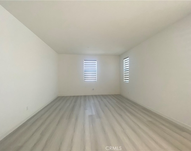 2932 E Silver Sky Drive - Photo Thumbnail 12