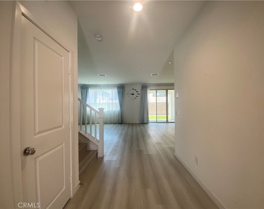 2932 E Silver Sky Drive - Photo Thumbnail 2