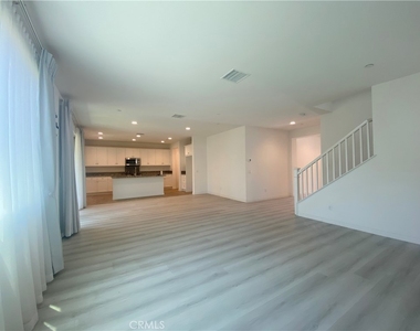 2932 E Silver Sky Drive - Photo Thumbnail 6