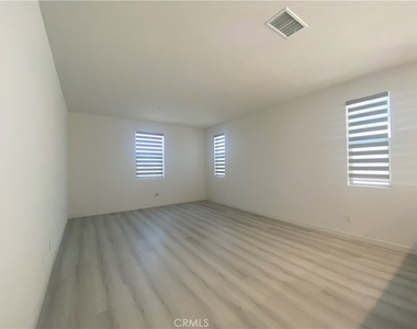 2932 E Silver Sky Drive - Photo Thumbnail 13