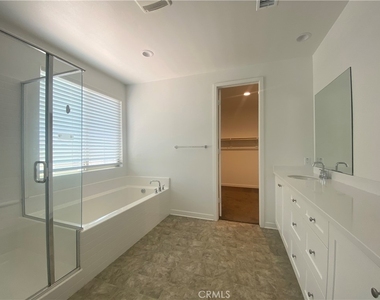 2932 E Silver Sky Drive - Photo Thumbnail 19
