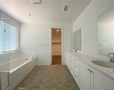 2932 E Silver Sky Drive - Photo Thumbnail 18