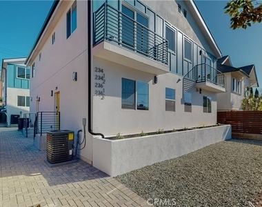 236 N Burlington Avenue - Photo Thumbnail 18