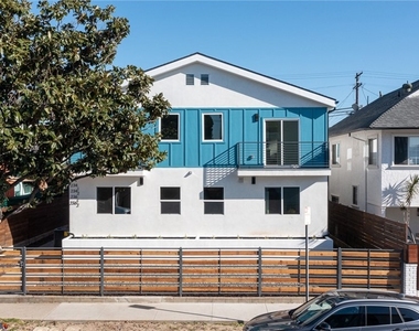 236 N Burlington Avenue - Photo Thumbnail 17
