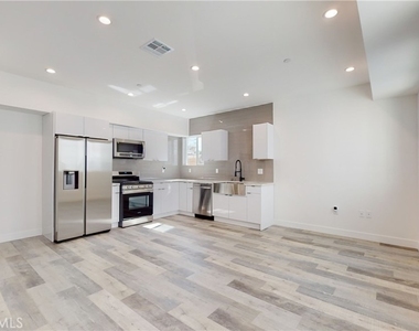 236 N Burlington Avenue - Photo Thumbnail 7