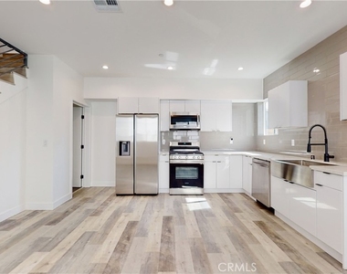 236 N Burlington Avenue - Photo Thumbnail 8