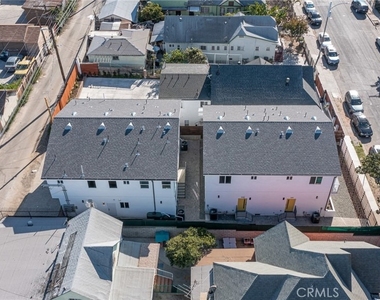 236 N Burlington Avenue - Photo Thumbnail 21