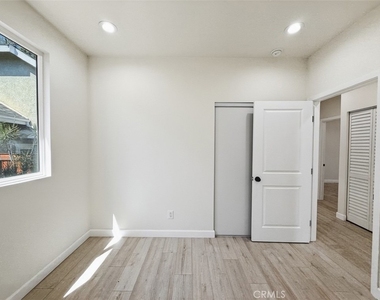 408 #1 Almond - Photo Thumbnail 8