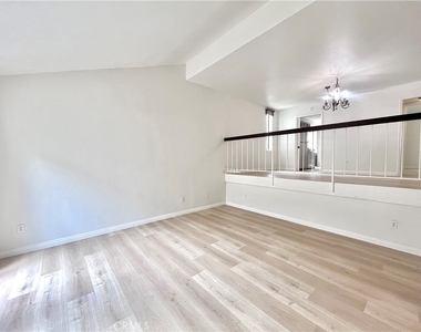 598 W Huntington Drive - Photo Thumbnail 2
