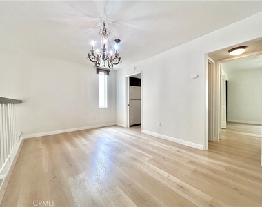 598 W Huntington Drive - Photo Thumbnail 4