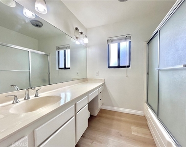 598 W Huntington Drive - Photo Thumbnail 12