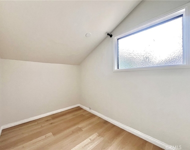 598 W Huntington Drive - Photo Thumbnail 16