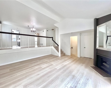 598 W Huntington Drive - Photo Thumbnail 3