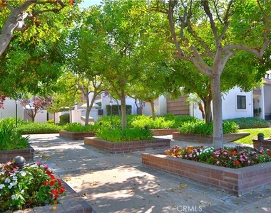 598 W Huntington Drive - Photo Thumbnail 20