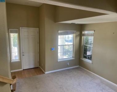 2683 Presidio Dr - Photo Thumbnail 4