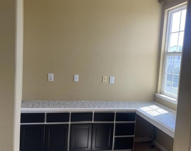 2683 Presidio Dr - Photo Thumbnail 11