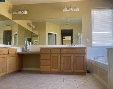 2683 Presidio Dr - Photo Thumbnail 9