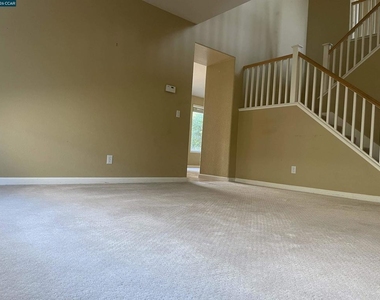 2683 Presidio Dr - Photo Thumbnail 1