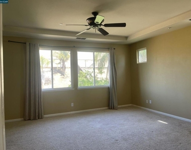 2683 Presidio Dr - Photo Thumbnail 7