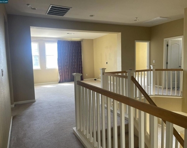 2683 Presidio Dr - Photo Thumbnail 6