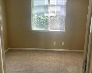 2683 Presidio Dr - Photo Thumbnail 2