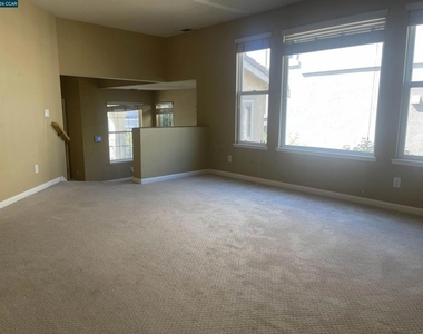 2683 Presidio Dr - Photo Thumbnail 3