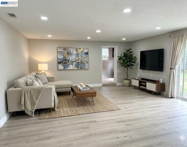 41348 Whitecrest Ct - Photo Thumbnail 3