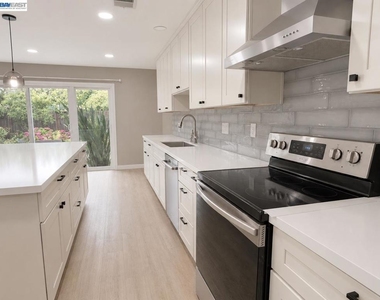 41348 Whitecrest Ct - Photo Thumbnail 9