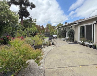 41348 Whitecrest Ct - Photo Thumbnail 27