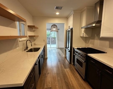 3776 Beethoven Street - Photo Thumbnail 6