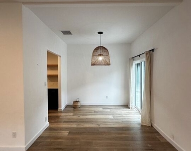 3776 Beethoven Street - Photo Thumbnail 4