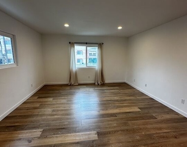 3776 Beethoven Street - Photo Thumbnail 15