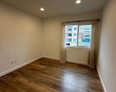 3776 Beethoven Street - Photo Thumbnail 13
