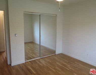 2221 Ocean Park Boulevard - Photo Thumbnail 10