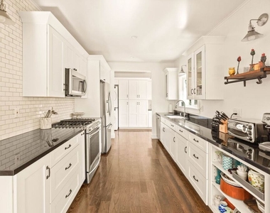 2102 N Bronson Avenue - Photo Thumbnail 18